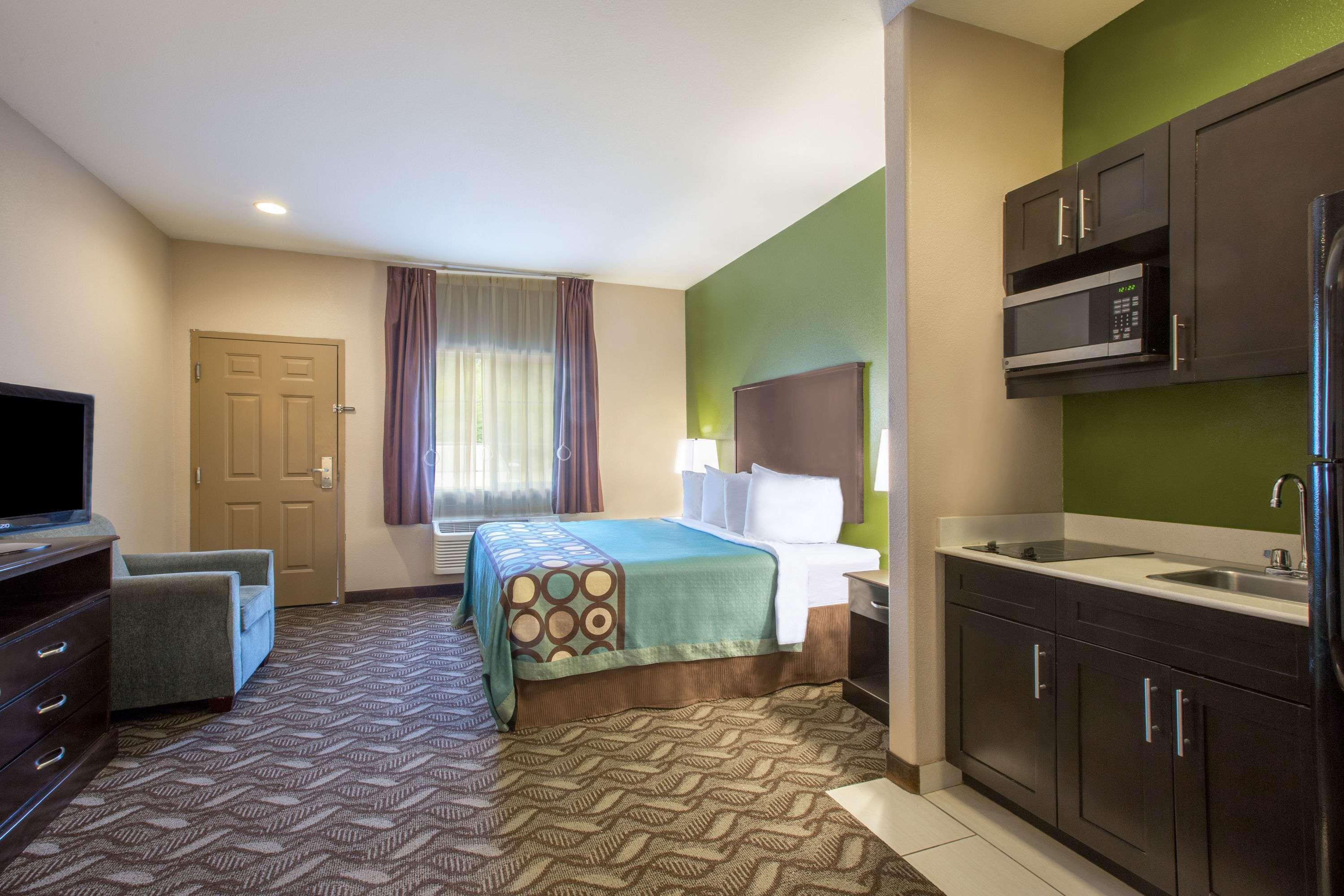 Super 8 By Wyndham Mansfield La Hotel Exterior photo
